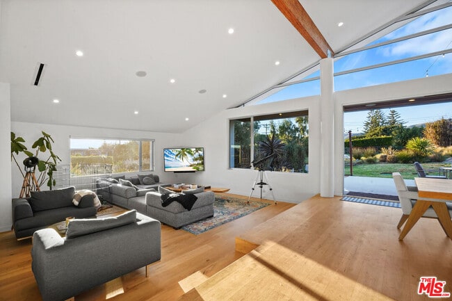 Building Photo - 30479 Morning View Dr