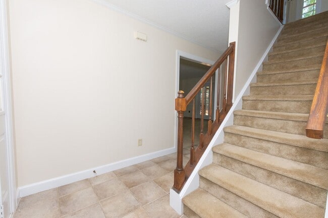 Building Photo - MOVE-IN READY $900 off first month