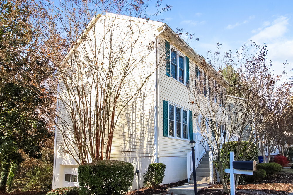 Building Photo - 221 Guinevere Ct