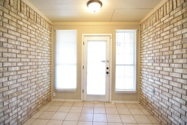 Building Photo - 5301 Williams Dr