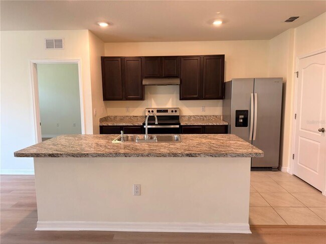Building Photo - 308 Sofia Ln