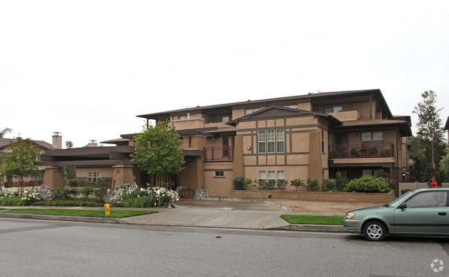 Building Photo - Sierra Vista Apartments