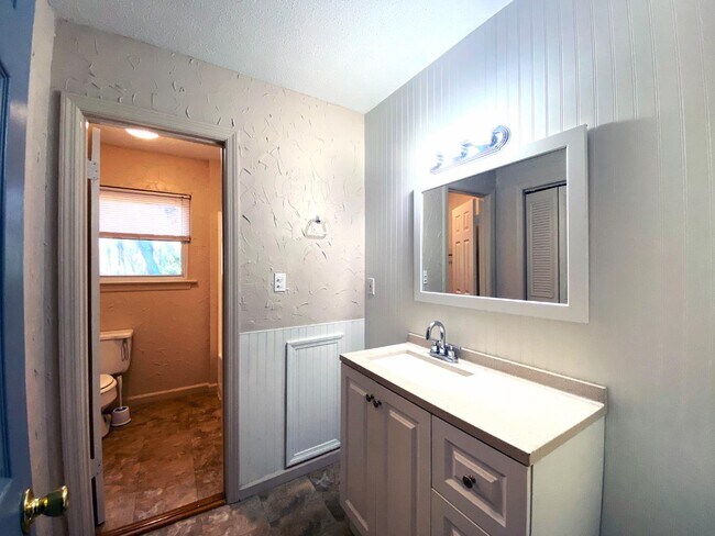 Building Photo - 739 S Germantown Cir