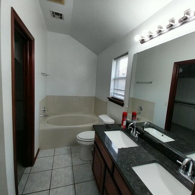 Building Photo - 16220 Sugar Loaf Dr