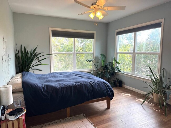 Building Photo - 2007 La Casa Dr