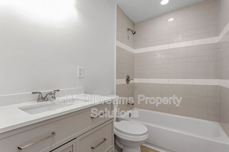 Building Photo - 1903 Larkin St