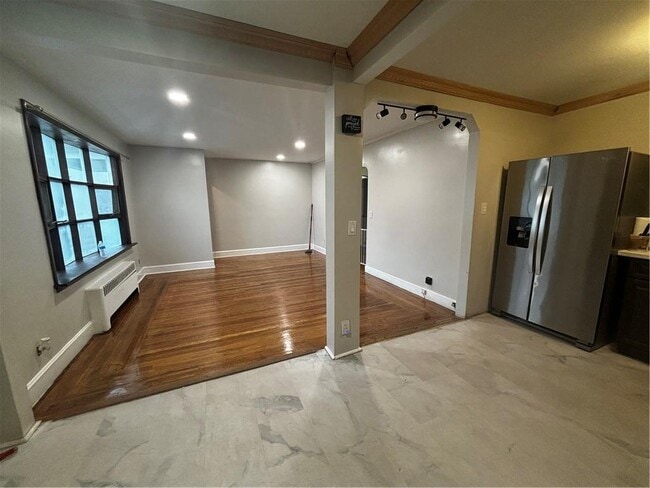 Building Photo - 25 Hymer St