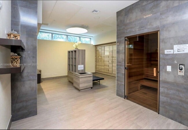 Primary Photo - 17111 Biscayne Blvd