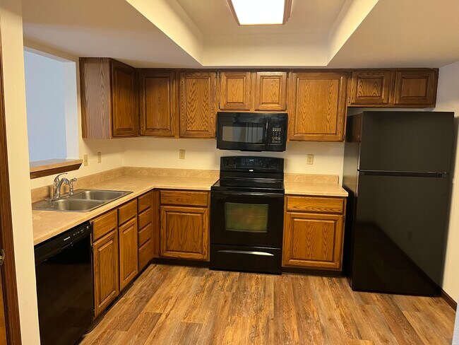 Building Photo - 447 Foxfire Dr