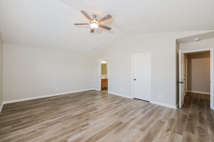 Building Photo - 8325 Bluestem Ln