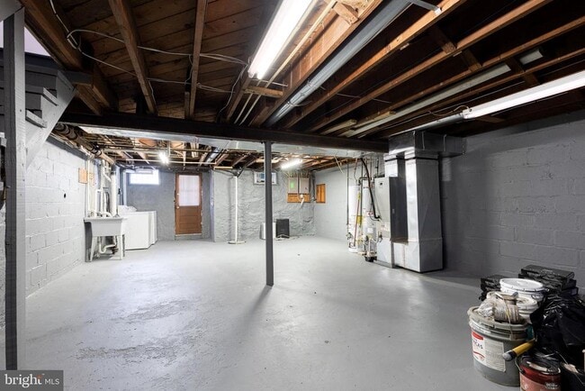 Building Photo - 6166 Parkway Dr