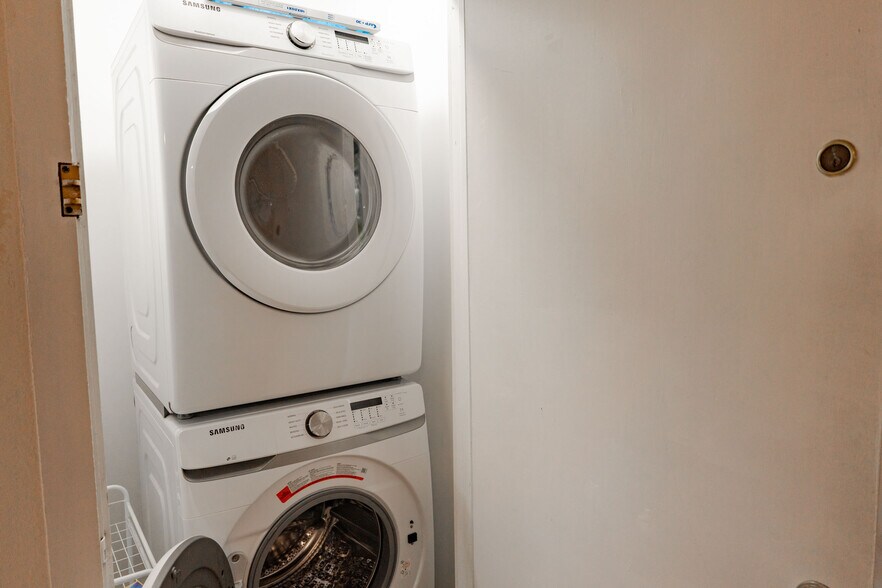 Building Photo - 704 Yelvington Ave