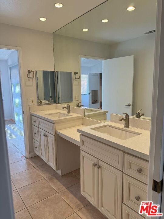 Building Photo - 40353 Sugar Bush Ct