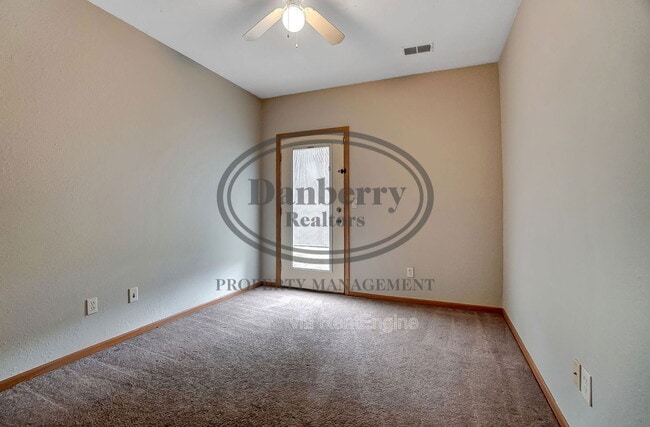 Building Photo - 1117 N Byrne Rd