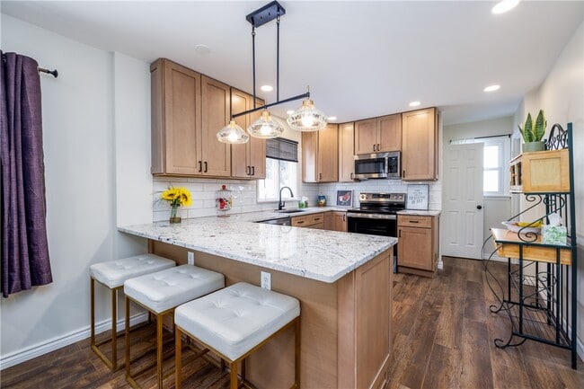 Building Photo - 207 W Ivy St