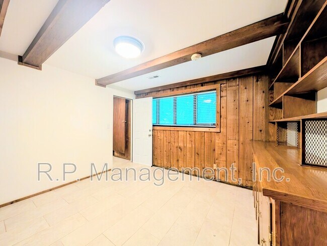 Building Photo - 15740 Pilar Rd N