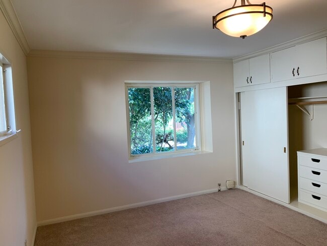 Building Photo - 2290 Canonita Dr