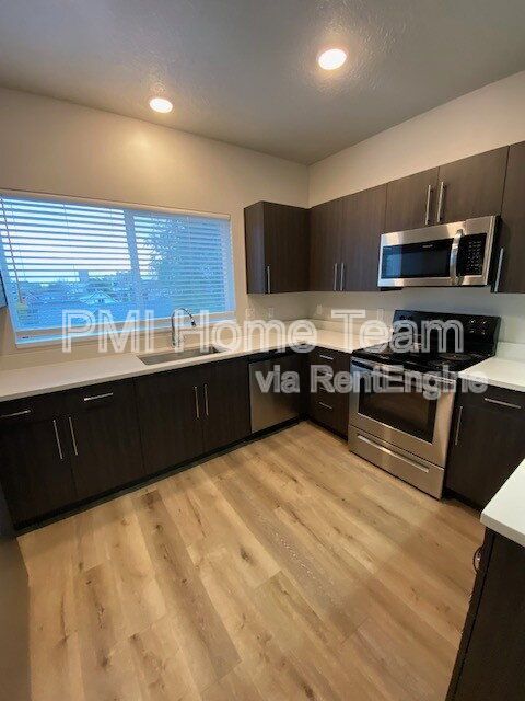 Building Photo - 2874 Kiesel Ave