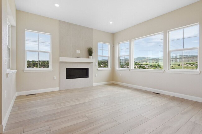 Building Photo - Gorgeous Ranch with 4 BR/3 1/2 Baths in Li...