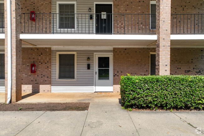 Entrance - Delmonte Court Apartments