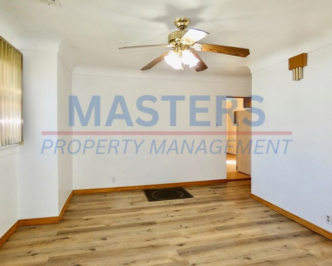 Building Photo - 1026 Oakwood Ave