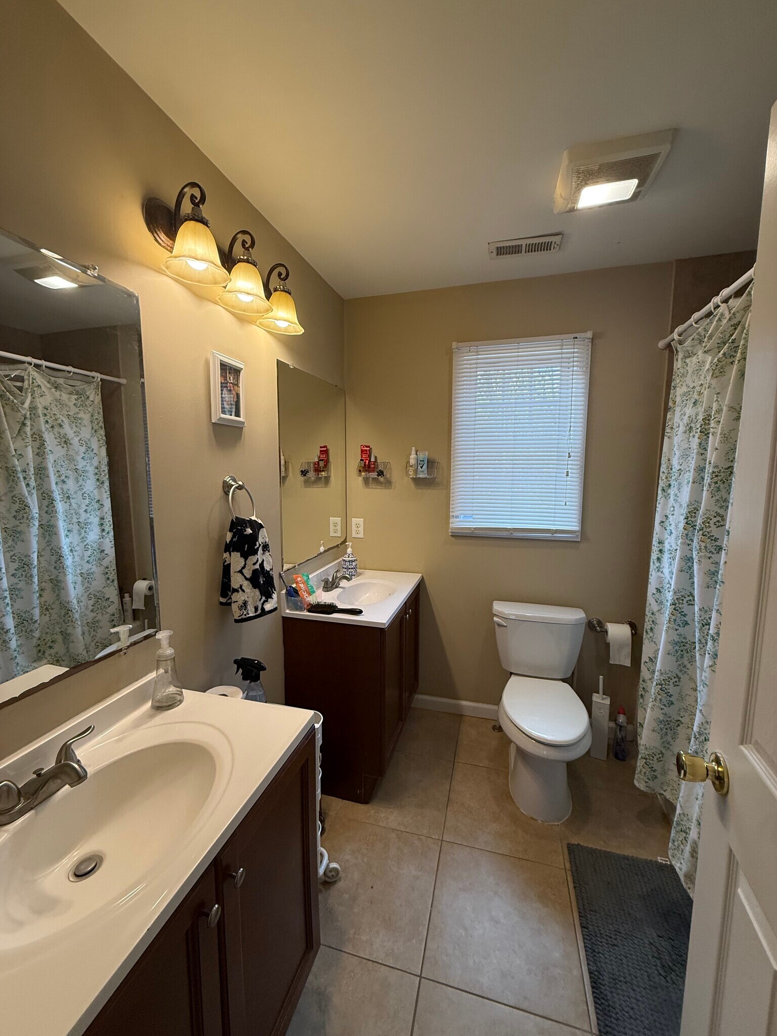 Building Photo - 15 Big Meadow Ln