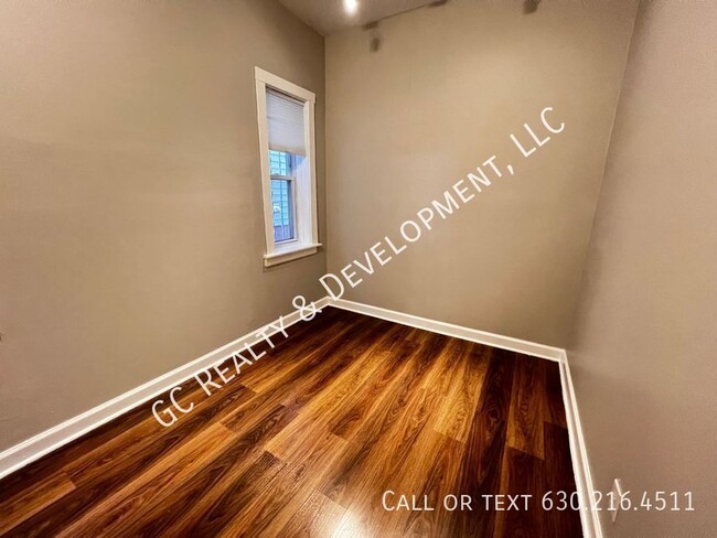 Building Photo - 1439 N Artesian Ave
