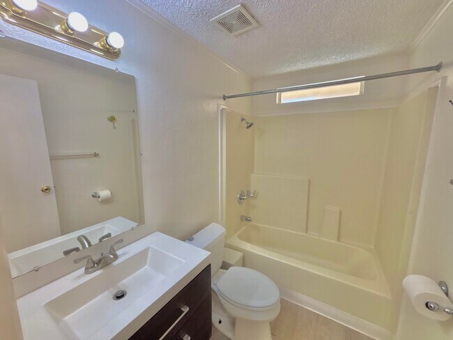 Building Photo - 2055 Marni Ct