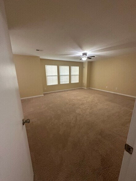 Building Photo - 136 Dormont Dr NE