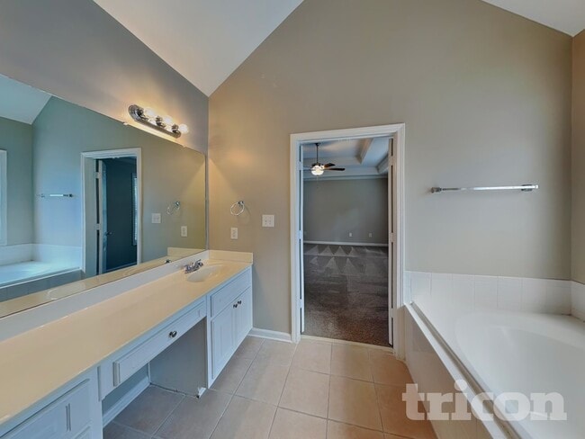 Building Photo - 9260 Carnes Estates Dr