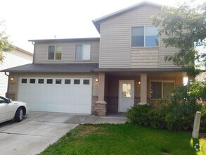 Building Photo - Comfortable 4-Bedroom Home with Great Outd...