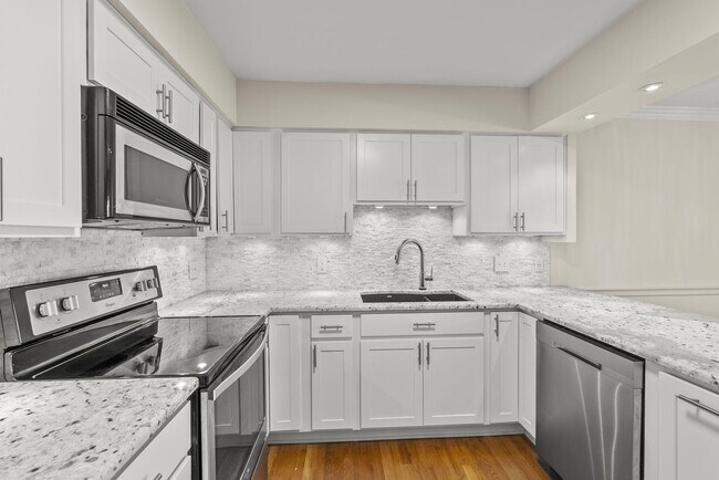 Building Photo - 236 Chippendale Cir