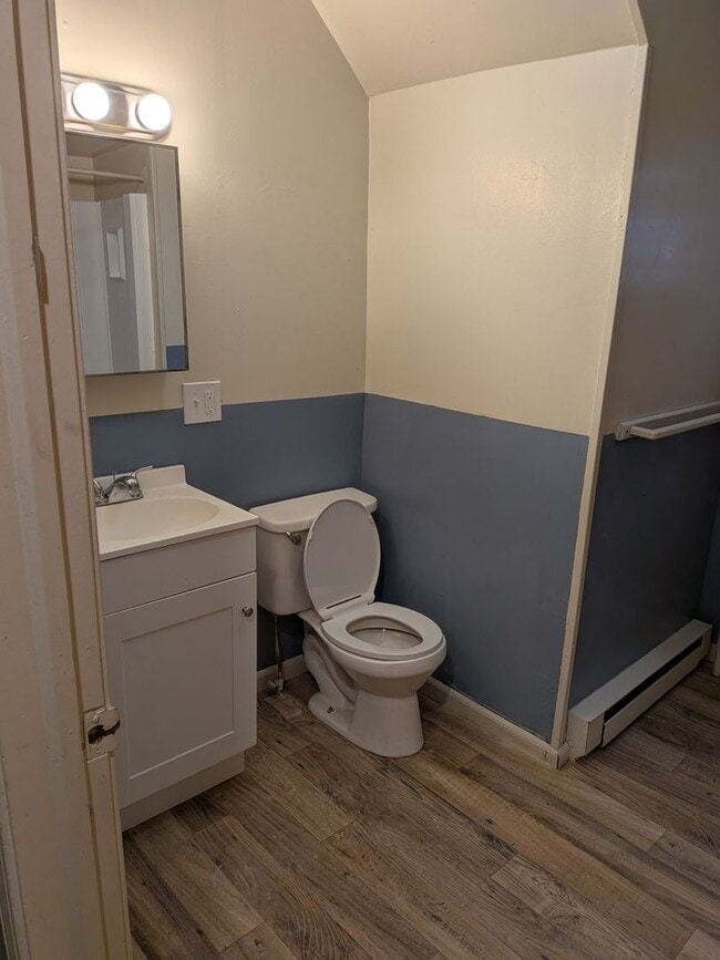 Building Photo - 601 Dean St