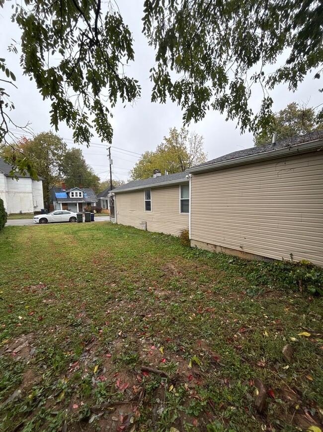 Building Photo - 606 N Upper St