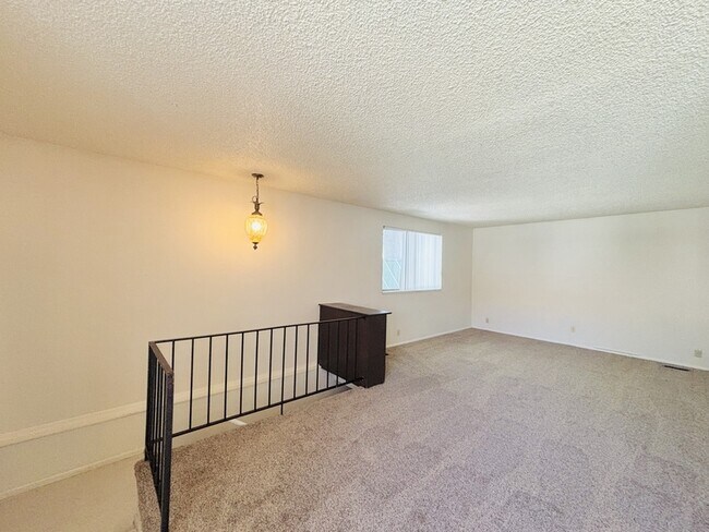 Building Photo - 1265 Crandall Ave S