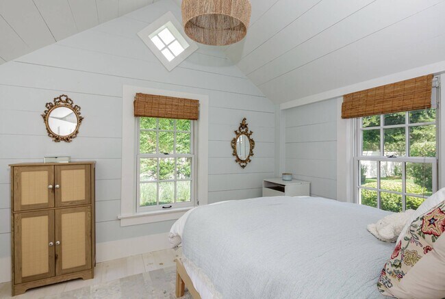 Building Photo - 156 Georgica Rd