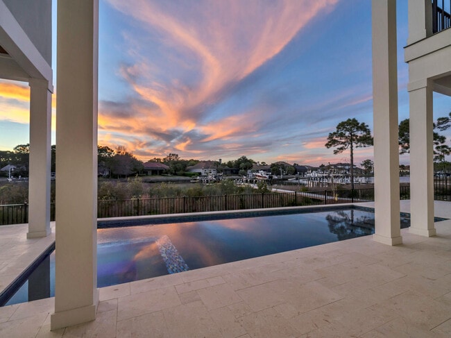 Building Photo - 330 Kelly Plantation Dr