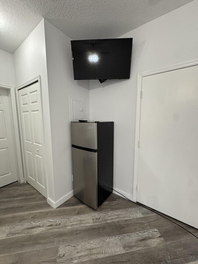 Building Photo - 9975 Perfect Dr