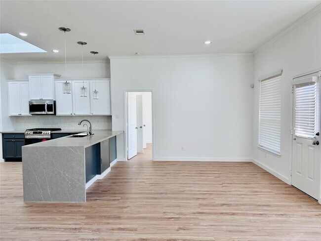 Building Photo - 25827 Rustica Dr