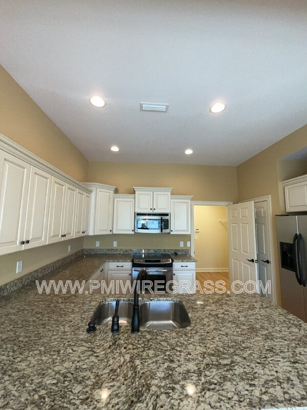 Building Photo - 306 Hidden Creek Cir