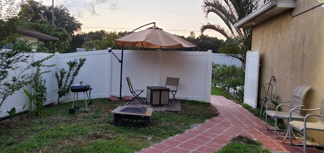 Building Photo - 5811 Crystal Rd