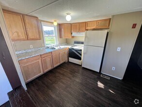 Building Photo - 3 Bedroom Mobile Home