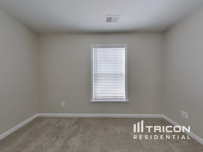 Building Photo - 3751 Lanier Dr