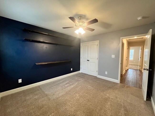 Building Photo - Charming modern 3 bedroom/ 2 bath with office