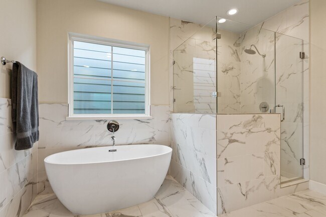 Building Photo - 1626 Northwood St