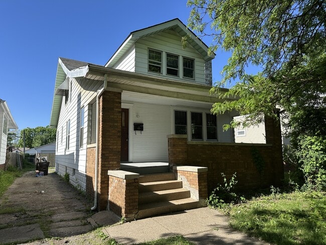 Primary Photo - 502 E McClure Ave