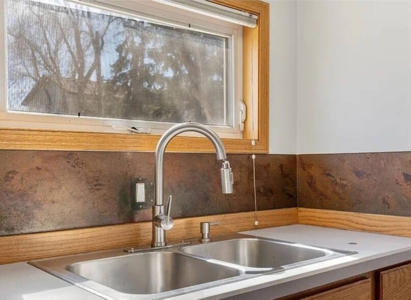 Building Photo - 803 N Grand Ave