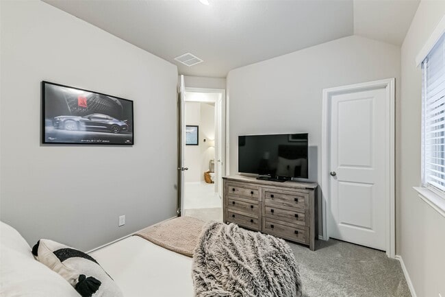 Building Photo - 1337 Lakeside Crk Rd