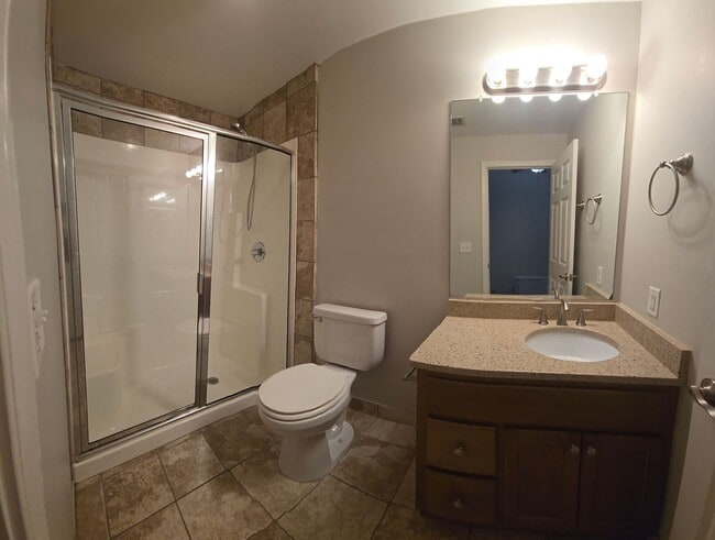 Building Photo - Sophisticated 2-Bedroom Retreat Featuring Soaring Ceilings & Modern Comforts