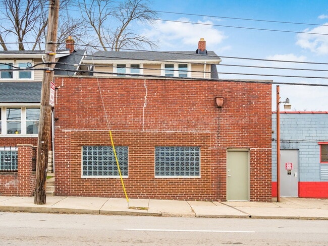 Building Photo - 1390 Sullivant Ave